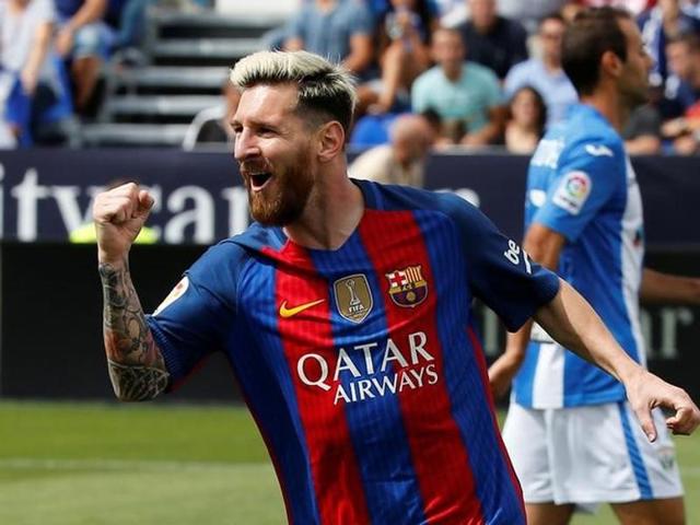 Messi strikes twice but Neymar injured in Barca cup win