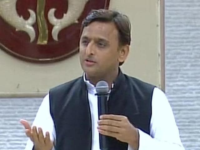 Uttar Pradesh chief minister Akhilesh Yadav met his uncle Shivpal Yadav on Saturday, Sep 17, 2016, and congratulated him on becoming the chief of Samajwadi Party’s state unit. (ANI) Uttar Pradesh chief minister Akhilesh Yadav met his uncle Shivpal Yadav on Saturday, Sep 17, 2016, and congratulated him on becoming the chief of Samajwadi Party’s state unit. (ANI)