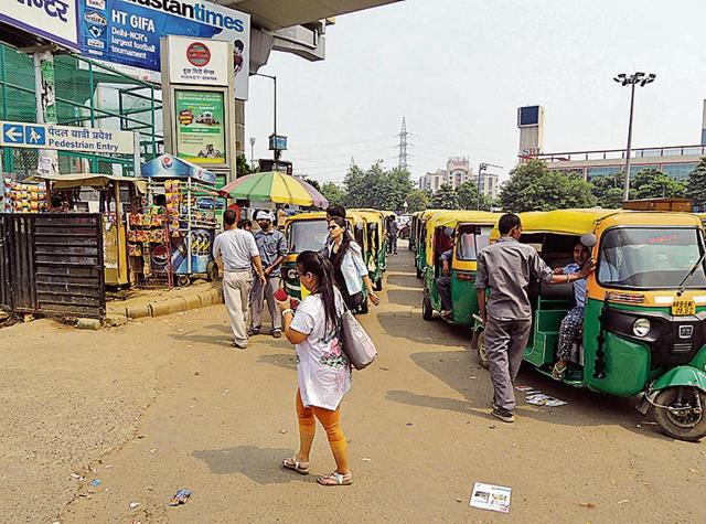 Commuters said auto drivers, who used to drive rashly and jump traffic signals, have started following the speed limit and do not overtake sharply anymore(Isha Sahni/HT Photo)