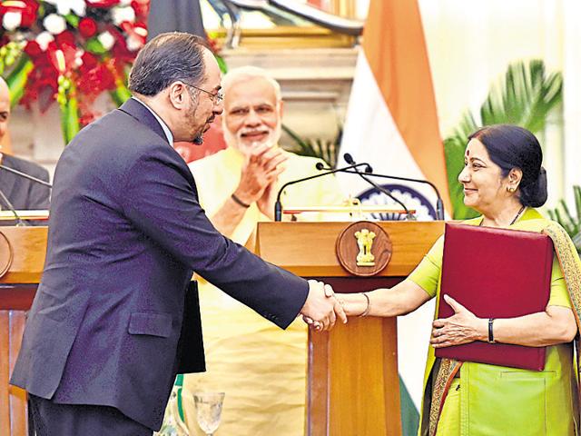 Afghan President Ashraf Ghani and Indian Prime Minister Narendra Modi applaud as foreign ministers Salahuddin Rabbani and Sushma Swaraj exchange agreements in New Delhi. (Ajay Aggarwal/HT Photo) Afghan President Ashraf Ghani and Indian Prime Minister Narendra Modi applaud as foreign ministers Salahuddin Rabbani and Sushma Swaraj exchange agreements in New Delhi. (Ajay Aggarwal/HT Photo)
