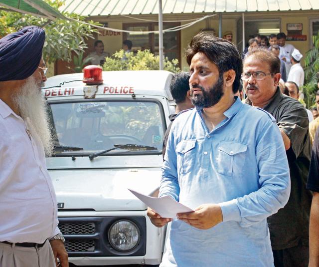 Amanatullah Khan at Jamia Nagar police station. Amanatullah Khan at Jamia Nagar police station.