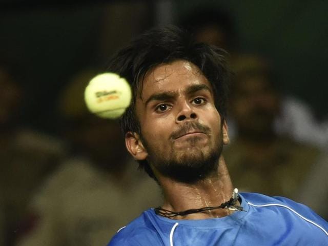 Sumit Nagal went down fighting to Marc Lopez before David Ferrer made quick work of Saketh Myneni to complete Spain’s 5-0 rout.(Vipin Kumar/HT PHOTO)