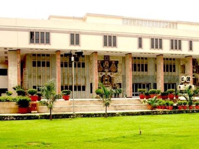 The Delhi HC has sought the Centre’s response on reservation policy for defence category and its applicability in MBBS and MD courses of Vardhman Mahavir Medical College and Safdarjung Hospital.(File Photo)