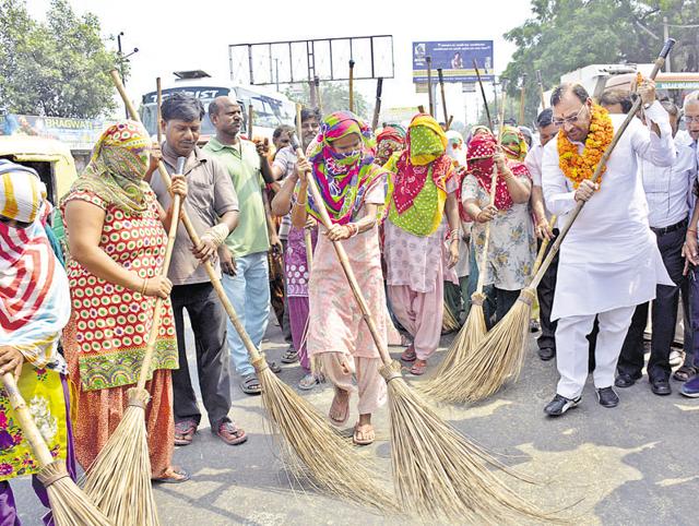 Underpasses, flyovers, parks, police stations, municipality offices and statues will be cleaned in the drive. (Sakib Ali/HT Photo) Underpasses, flyovers, parks, police stations, municipality offices and statues will be cleaned in the drive. (Sakib Ali/HT Photo)