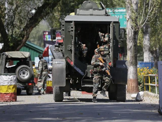 Army soldiers arrive at the military base which was attacked by militants in Jammu and Kashmir’s Uri town.(AP Photo)