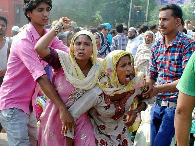 Families protest the killing of their relatives in clashes in Uttar Pradesh’s Bijnor on Friday. Three Muslims died in the violence.(PTI)