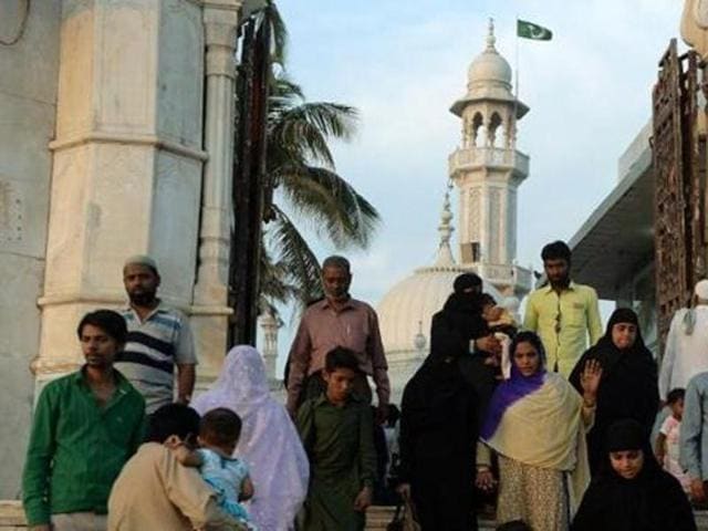 After they were banned from the sanctum of Haji Ali, members of the Bharatiya Muslim Mahila Andolan (BMMA), which petitioned the Mumbai court, visited 17 dargahs across the country and found that most shrines had no rules barring women.(HT File Photo) After they were banned from the sanctum of Haji Ali, members of the Bharatiya Muslim Mahila Andolan (BMMA), which petitioned the Mumbai court, visited 17 dargahs across the country and found that most shrines had no rules barring women.(HT File Photo)