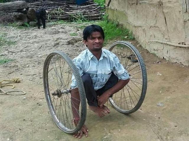 Nilesh Pargee with his two-wheel aid. (HT photo) Nilesh Pargee with his two-wheel aid. (HT photo)