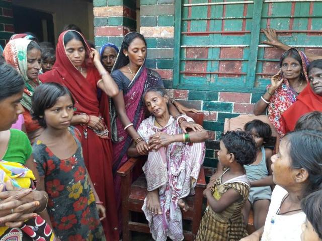 Martyred soldier SK Vidyarthi’s family mourns his death, in Bihar.(HT Photo)