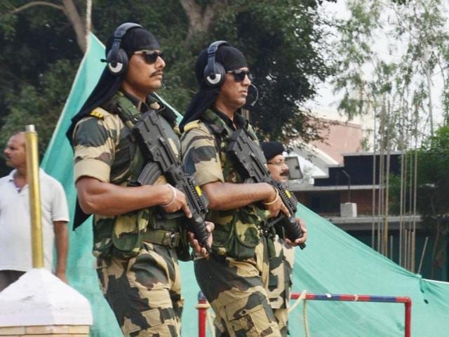 Border Security Force (BSF) jawans participating in the retreat ceremony on Monday. (Sameer Sehgal/HT Photo )