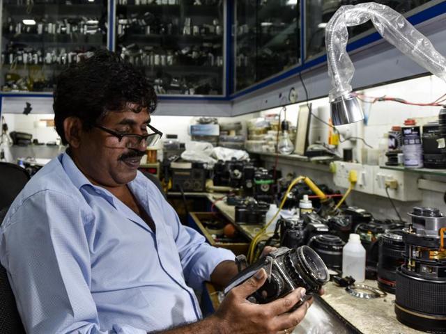 Some cameras in Dilish’s collection were sold to him by M.Manik, a camera repair technician. Manik attends to an old Hasselblad at a camera workshop in Mumbai’s CST. (Kunal Patil/Hindustan Times)