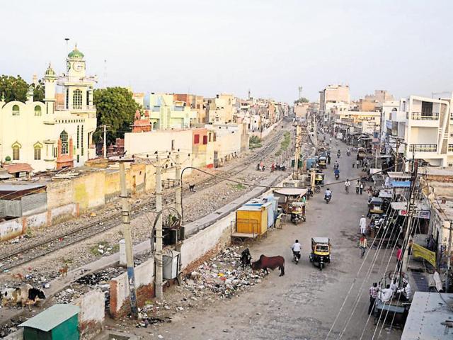 Though the road was rechristened Subhash Marg in 1967, Jinnah’s name was engrained too firmly in public memory to fade away with time.(Salik Ahmad/ HT Photo)