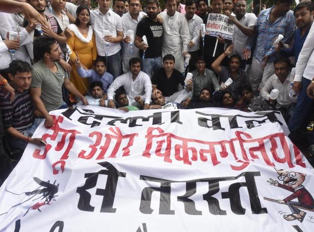Youth Congress workers protest against the Kejriwal government over the healthcare crisis in Delhi. (Raj K Raj/HT PHOTO) Youth Congress workers protest against the Kejriwal government over the healthcare crisis in Delhi. (Raj K Raj/HT PHOTO)