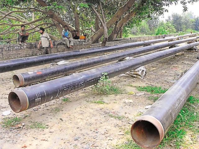 Pipelines to be laid in the first phase of the project lying in Sultanwind Road area in Amritsar. (HT photo) Pipelines to be laid in the first phase of the project lying in Sultanwind Road area in Amritsar. (HT photo)