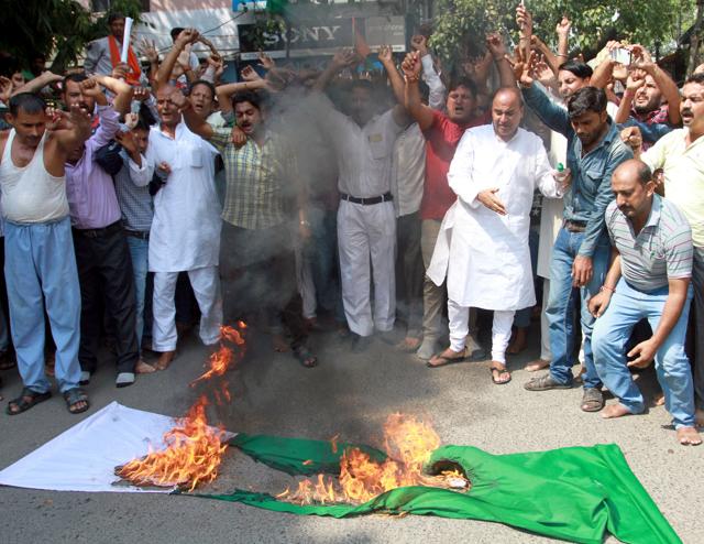 Members of Shiv Sena Dogra Front burn the Pakistan flag during protest against the Uri attack. (PTI Photo)