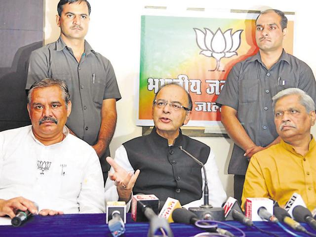 Finance minister Arun Jaitley (centre), Punjab BJP president Vijay Sampla (left) and party’s state affairs in-charge Prabhat Jha addressing the media in Jalandhar on Sunday. (HT photo) Finance minister Arun Jaitley (centre), Punjab BJP president Vijay Sampla (left) and party’s state affairs in-charge Prabhat Jha addressing the media in Jalandhar on Sunday. (HT photo)