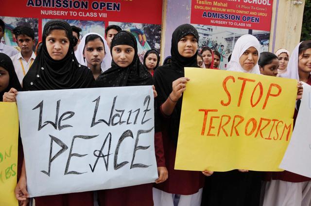 School students hold placards during a protest against terror attack at Uri Army base in Ranchi. (PTI)