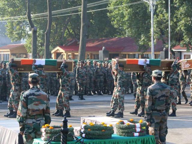 Indian Army soldiers pay last respects to soldiers killed in the Uri attack, in Srinagar. (Picture Courtesy: Indian Army)