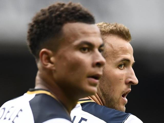 Tottenham's Harry Kane in action with Sunderland's Lee Cattermole. (REUTERS) Tottenham's Harry Kane in action with Sunderland's Lee Cattermole. (REUTERS)