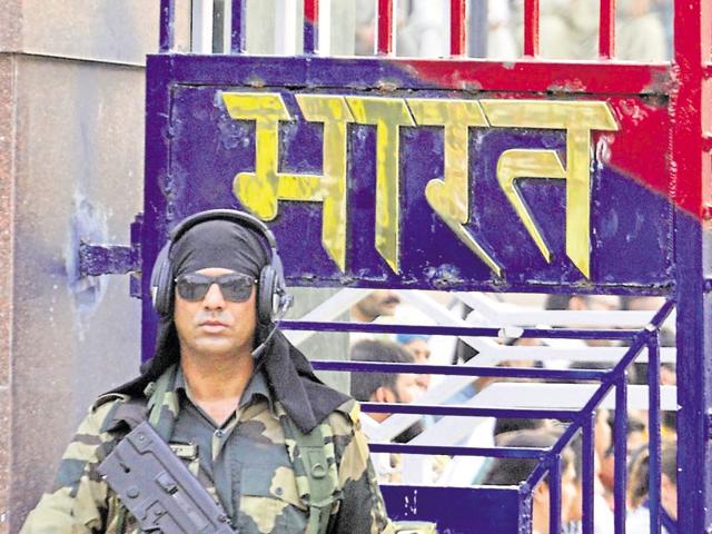 The Border Security Force is on alert after the terror attack at Uri in Jammu and Kashmir. (Sameer Sehgal/HT) The Border Security Force is on alert after the terror attack at Uri in Jammu and Kashmir. (Sameer Sehgal/HT)