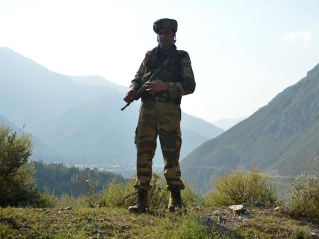 An Indian Army soldier stands guard near the site of a gunbattle between securitymen and militants inside an army brigade headquarters near the Line of Control (LoC) in Uri.(AFP)