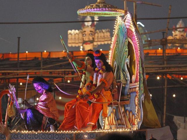 The popular Luv Kush Ramlila is staged in the Red Fort area every year.(HT Photo) The popular Luv Kush Ramlila is staged in the Red Fort area every year.(HT Photo)