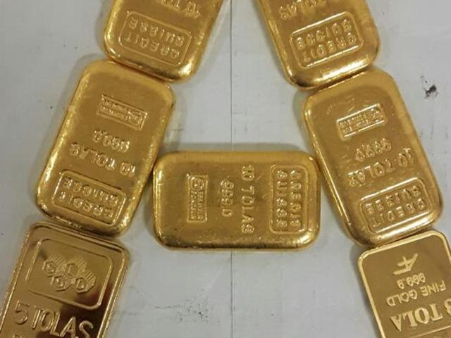 The gold bars seized by the air intelligence unit. (HT) The gold bars seized by the air intelligence unit. (HT)