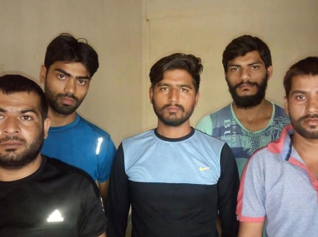 The special task force (west) of the UP police have arrested five alleged shooters of the Sundar Bhati gang from their hideout at Ecotech 1 area of Greater Noida. The five were involved in a number of cases of murder, attempt to murder, over a dozen cases of robbery, extortion and arms Act.(HT Photo)