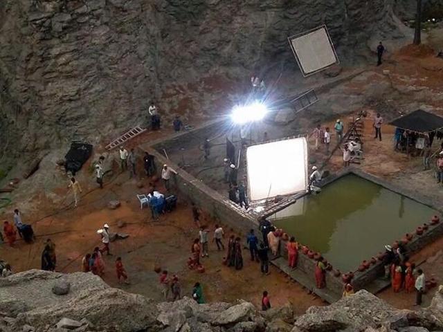 Baahubali 2 leaked images are from the film’s shoot in Rayalseema region of Andhra Pradesh.(Prabhas_rayudu/Twitter)