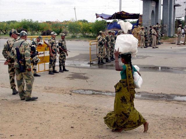 Border Security Force (BSF) personnel stand guard at Karnataka-Tamil Nadu border near Attibele in Bengaluru. (PTI) Border Security Force (BSF) personnel stand guard at Karnataka-Tamil Nadu border near Attibele in Bengaluru. (PTI)