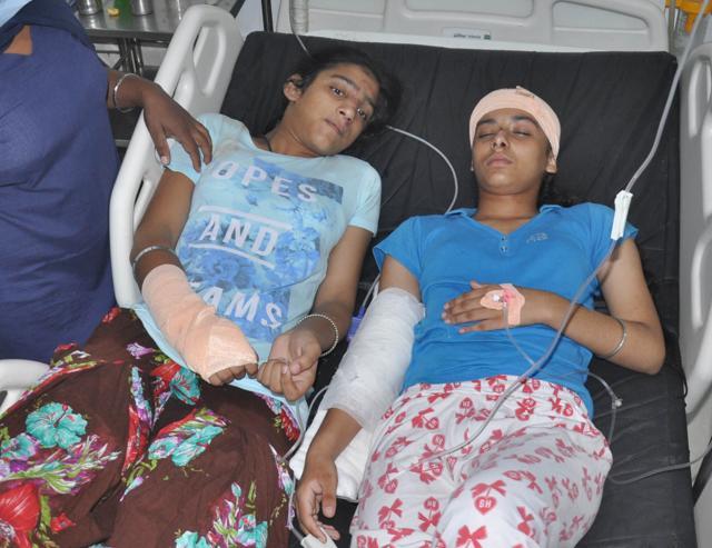 Injured students of MKD DAV Public School, Neshta, undergoing treatment at a private hospital in Amritsar on Tuesday. (Sameer Sehgal/HT Photo)