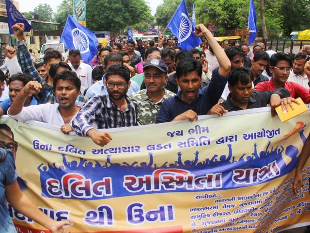 Dalits shout slogans during a protest march on Aug 5, 2016 from Ahmedabad to Una town where four Dalits were flogged by alleged cow-vigilantes for skinning a dead cow .(HT file photo)