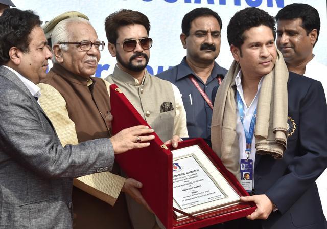Former Indian Cricket team captain Sachin Tendulkar (and others) being felicitated by Uttar Pradesh Governor Ram Naik and BCCI President Anurag Thakur. (Ajay Aggarwal/HT PHOTO) Former Indian Cricket team captain Sachin Tendulkar (and others) being felicitated by Uttar Pradesh Governor Ram Naik and BCCI President Anurag Thakur. (Ajay Aggarwal/HT PHOTO)