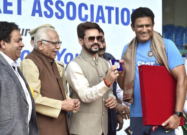 Former Indian Cricket team captain Anil Kumble (and others) being felicitated by Uttar Pradesh Governor Ram Naik and BCCI President Anurag Thakur. (Ajay Aggarwal/HT PHOTO) Former Indian Cricket team captain Anil Kumble (and others) being felicitated by Uttar Pradesh Governor Ram Naik and BCCI President Anurag Thakur. (Ajay Aggarwal/HT PHOTO)
