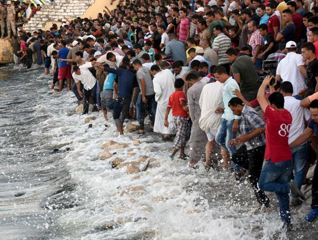 Egyptians stand on the shore as they wait for the recovery of bodies, during a search operation after a boat carrying migrants capsized in the Mediterranean, along the shore in the Egyptian port city of Rosetta on Thursday. (AFP) Egyptians stand on the shore as they wait for the recovery of bodies, during a search operation after a boat carrying migrants capsized in the Mediterranean, along the shore in the Egyptian port city of Rosetta on Thursday. (AFP)