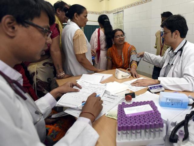 The city had till Saturday recorded more than 4,000 cases of dengue and chikungunya, with the government cancelling the leaves of all hospital staff to manage the “crisis”. (Sonu Mehta/HT file) The city had till Saturday recorded more than 4,000 cases of dengue and chikungunya, with the government cancelling the leaves of all hospital staff to manage the “crisis”. (Sonu Mehta/HT file)