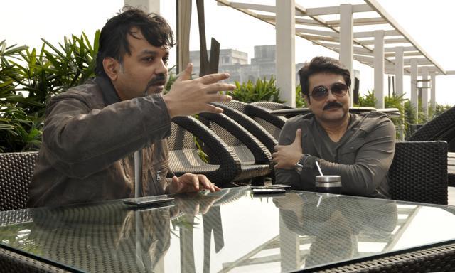 Director Srijit Mukherji with actor Prosenjit Chatterjee before the release of Jaatiswar in 2014. (Samir Jana/HT) Director Srijit Mukherji with actor Prosenjit Chatterjee before the release of Jaatiswar in 2014. (Samir Jana/HT)