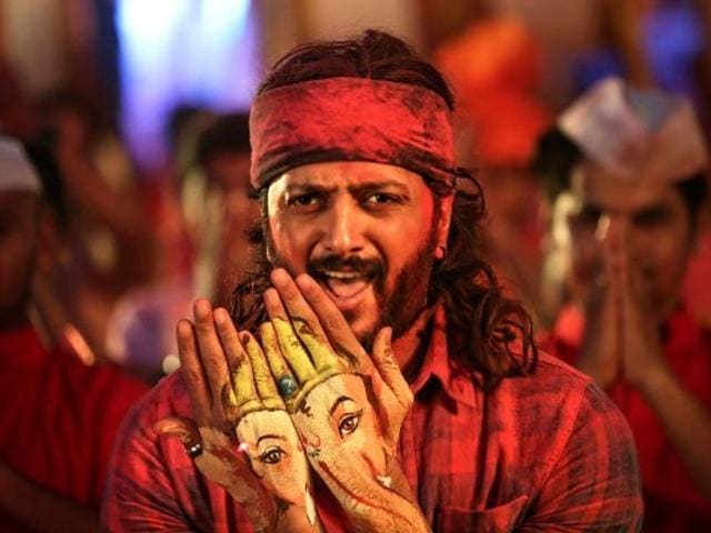 Though Riteish has a suave look, he has tried his best to shed it. He might be playing a typical Bollywood hero, but vulnerability crawls into his actions.