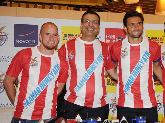 Footballers Jewel Raja and Pritam Kotal (garlanded), two of ATK’s homegrown players, at the Kolkata airport on Thursday. The squad flew in after pre-season training in Madrid.(HT Photo) Footballers Jewel Raja and Pritam Kotal (garlanded), two of ATK’s homegrown players, at the Kolkata airport on Thursday. The squad flew in after pre-season training in Madrid.(HT Photo)