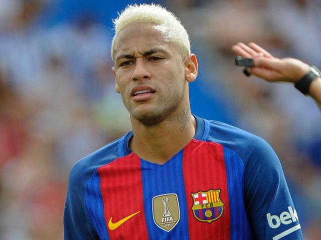 Barcelona's Brazilian forward Neymar looks on during the Spanish league football match CD Leganes CF vs FC Barcelona at the Butarque municipal stadium in Leganes on September 17, 2016. / AFP PHOTO / PEDRO ARMESTRE (AFP) Barcelona's Brazilian forward Neymar looks on during the Spanish league football match CD Leganes CF vs FC Barcelona at the Butarque municipal stadium in Leganes on September 17, 2016. / AFP PHOTO / PEDRO ARMESTRE (AFP)