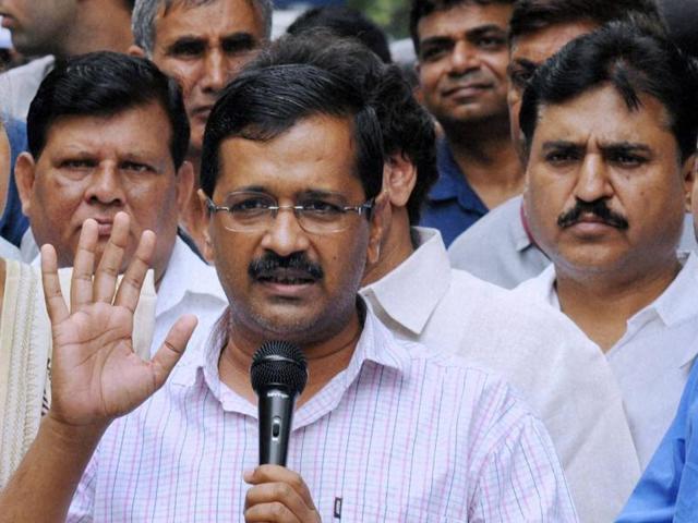Delhi Chief Minister Arvind Kejriwal initiates the fogging drive from his residence in new Delhi on Thursday. (Sonu Mehta/HT PHOTO) Delhi Chief Minister Arvind Kejriwal initiates the fogging drive from his residence in new Delhi on Thursday. (Sonu Mehta/HT PHOTO)