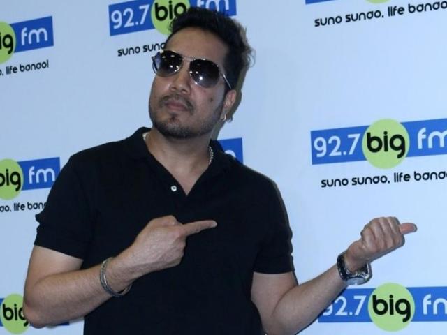 Mumbai: Singer Mika Singh during a meet and greet session at 92.7 BIG FM for his newly released single Chhori, in Mumbai on Sept 22, 2016. (Photo: IANS) (IANS) Mumbai: Singer Mika Singh during a meet and greet session at 92.7 BIG FM for his newly released single Chhori, in Mumbai on Sept 22, 2016. (Photo: IANS) (IANS)