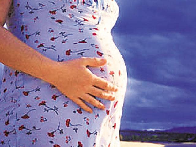 Private and public hospitals in the city are treating around 15-20 woman suffering from suspected dengue fever at different stages of their pregnancy trimesters. (HT PHOTO FOR REPRESENTATION) Private and public hospitals in the city are treating around 15-20 woman suffering from suspected dengue fever at different stages of their pregnancy trimesters. (HT PHOTO FOR REPRESENTATION)