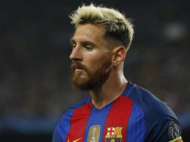 Barcelona's Lionel Messi leaves the field. (Reuters Photo)