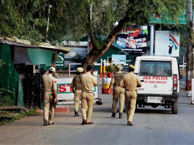 Raigad locals sighted around five-six suspected terrorists, who were described by local school students as masked, wearing Pathani suits and carrying weapons. (PTI flle photo) Raigad locals sighted around five-six suspected terrorists, who were described by local school students as masked, wearing Pathani suits and carrying weapons. (PTI flle photo)