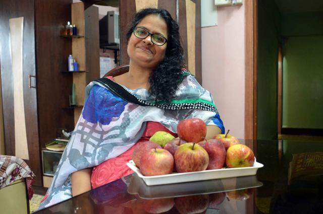 Mumbai homemaker Renu Shivani had bypass surgery two months ago, and now avoids oily and fried food. ‘Fruits are my new companions,’ she says. (Rishikesh Choudhary/ Hindustan Times)