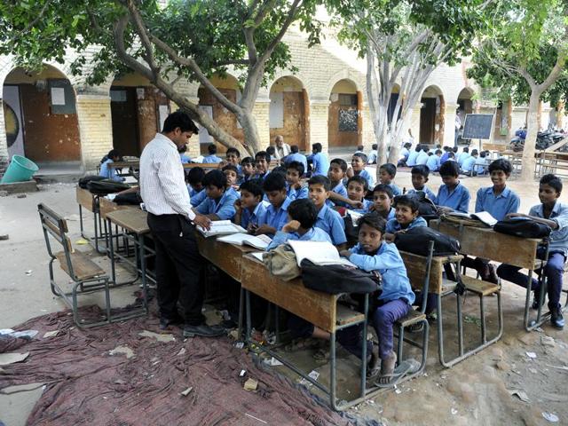 At 46 lakh – out of a total of 77 lakh teachers – government school teachers constitute a bulk among teachers in the country(HT File Photo)