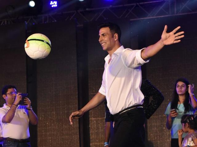 Akshay is a sports enthusiast and loves playing football. He was present at last year’s opening ceremony as well and will be returning for season 3, riding high on the success of this year’s hit movies Airlift and Rustom. (Hindustan Times) Akshay is a sports enthusiast and loves playing football. He was present at last year’s opening ceremony as well and will be returning for season 3, riding high on the success of this year’s hit movies Airlift and Rustom. (Hindustan Times)