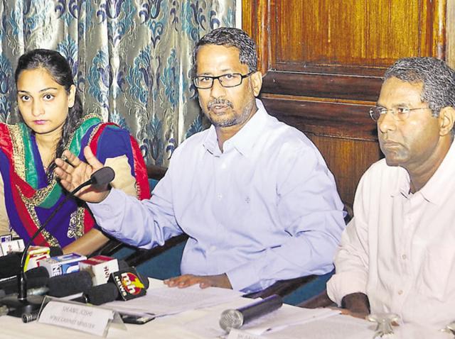 Punjab local bodies minister Anil Joshi (centre), CEO of PMIDC Balamurugan (right) and municipal commissioner Sonali Giri during a press conference in Amritsar on Friday.(HT Photo) Punjab local bodies minister Anil Joshi (centre), CEO of PMIDC Balamurugan (right) and municipal commissioner Sonali Giri during a press conference in Amritsar on Friday.(HT Photo)