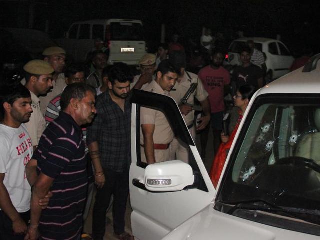 Gurgaon, India- September 22: Unknown persons shot dead gangster Mahesh Kumar alias Attack in Scorpio car near Jharsa chowk on Wednesday late night, in Gurgaon, India, on Thursday, 22 September 2016. (Photo by Parveen Kumar/Hindustan Times) Gurgaon, India- September 22: Unknown persons shot dead gangster Mahesh Kumar alias Attack in Scorpio car near Jharsa chowk on Wednesday late night, in Gurgaon, India, on Thursday, 22 September 2016. (Photo by Parveen Kumar/Hindustan Times)